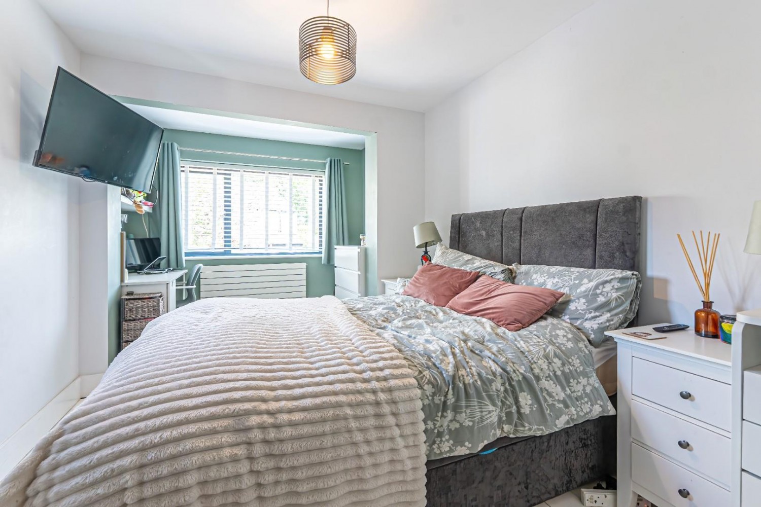4 bedroom House for sale in High Street, Burcott, Leighton Buzzard