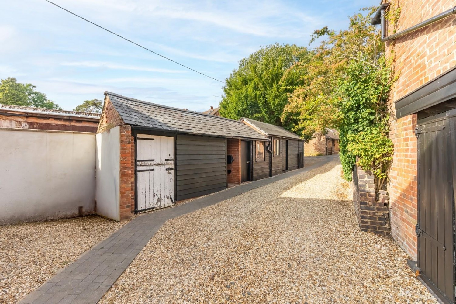 4 bedroom House for sale in High Street, Burcott, Leighton Buzzard