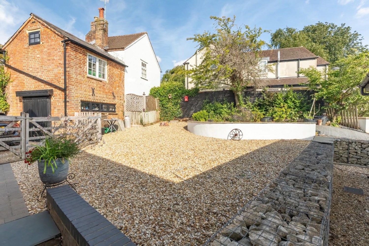 4 bedroom House for sale in High Street, Burcott, Leighton Buzzard