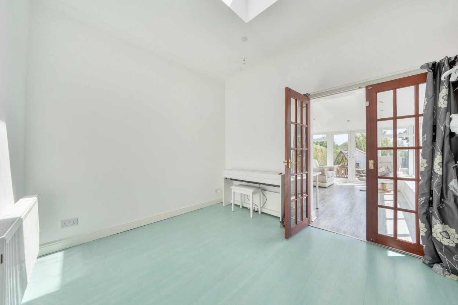 4 bedroom House for sale in Park View Road, Chapeltown, Sheffield