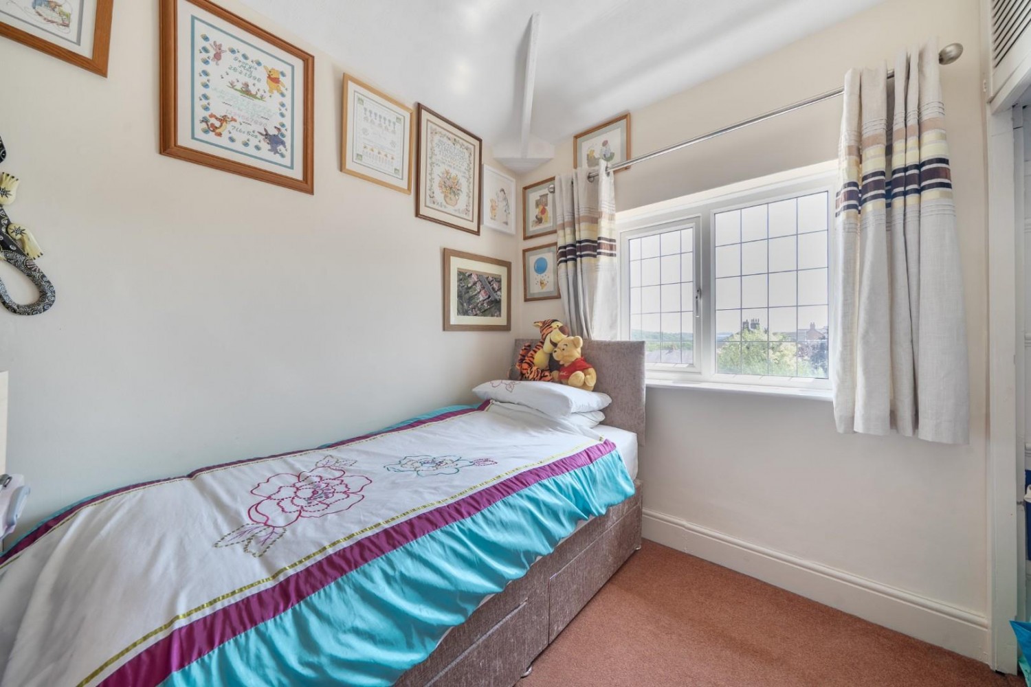 4 bedroom House for sale in Park View Road, Chapeltown, Sheffield