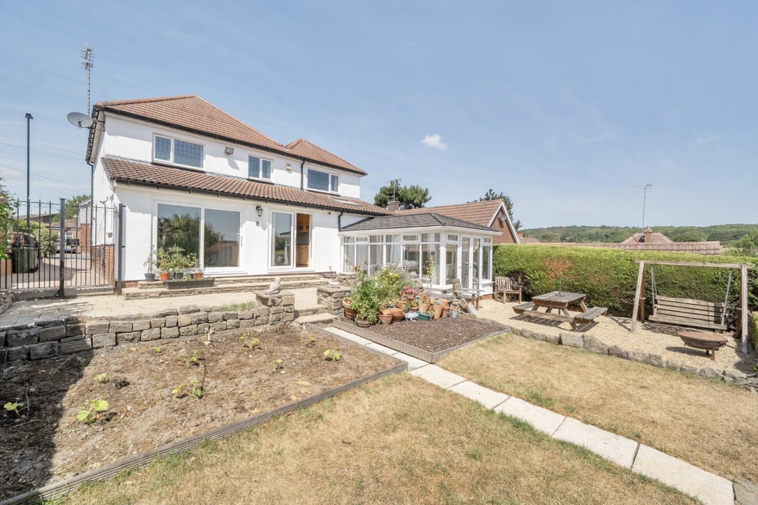 4 bedroom House for sale in Park View Road, Chapeltown, Sheffield