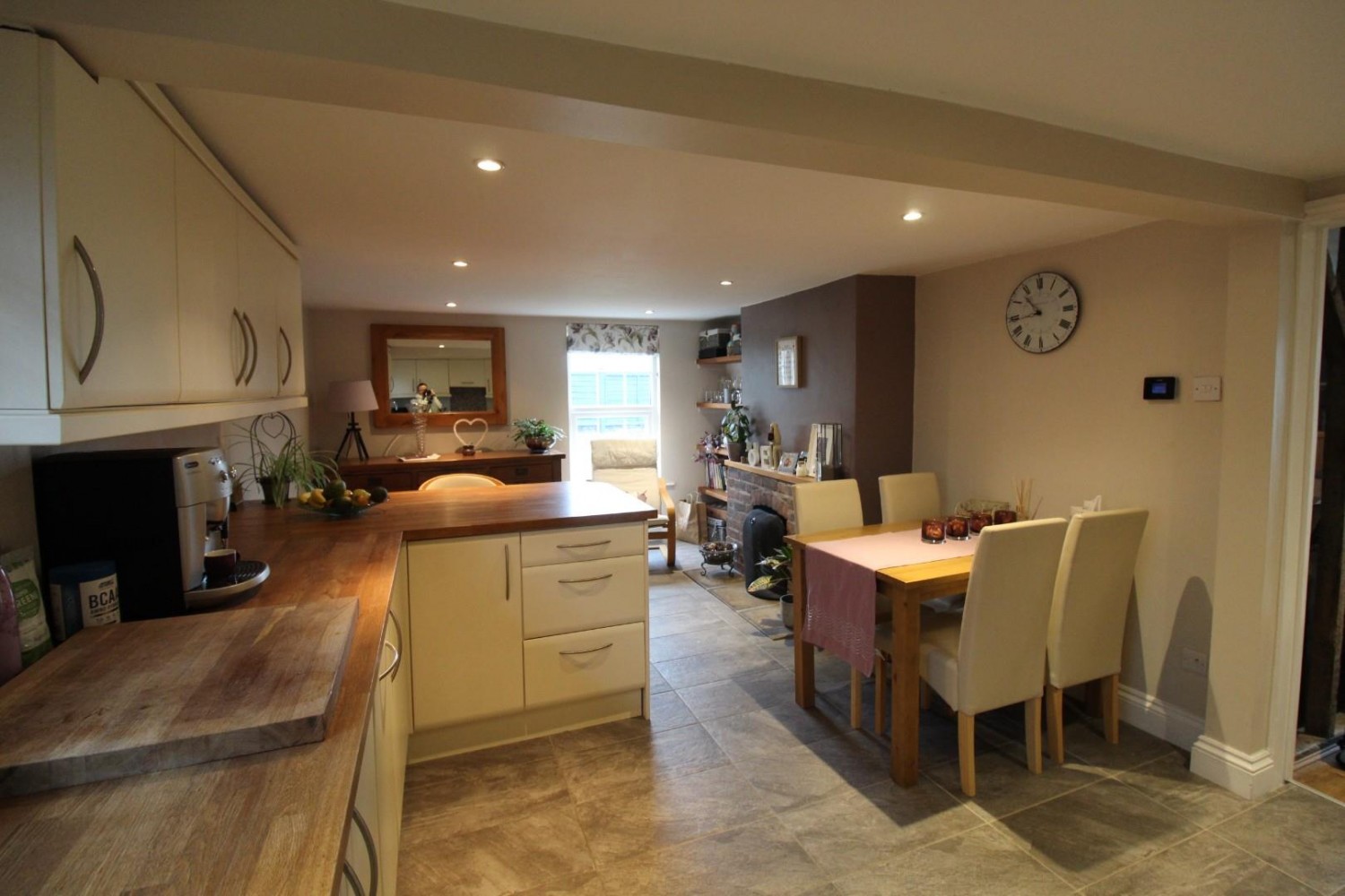 3 bedroom House to let in Station Road, Odsey