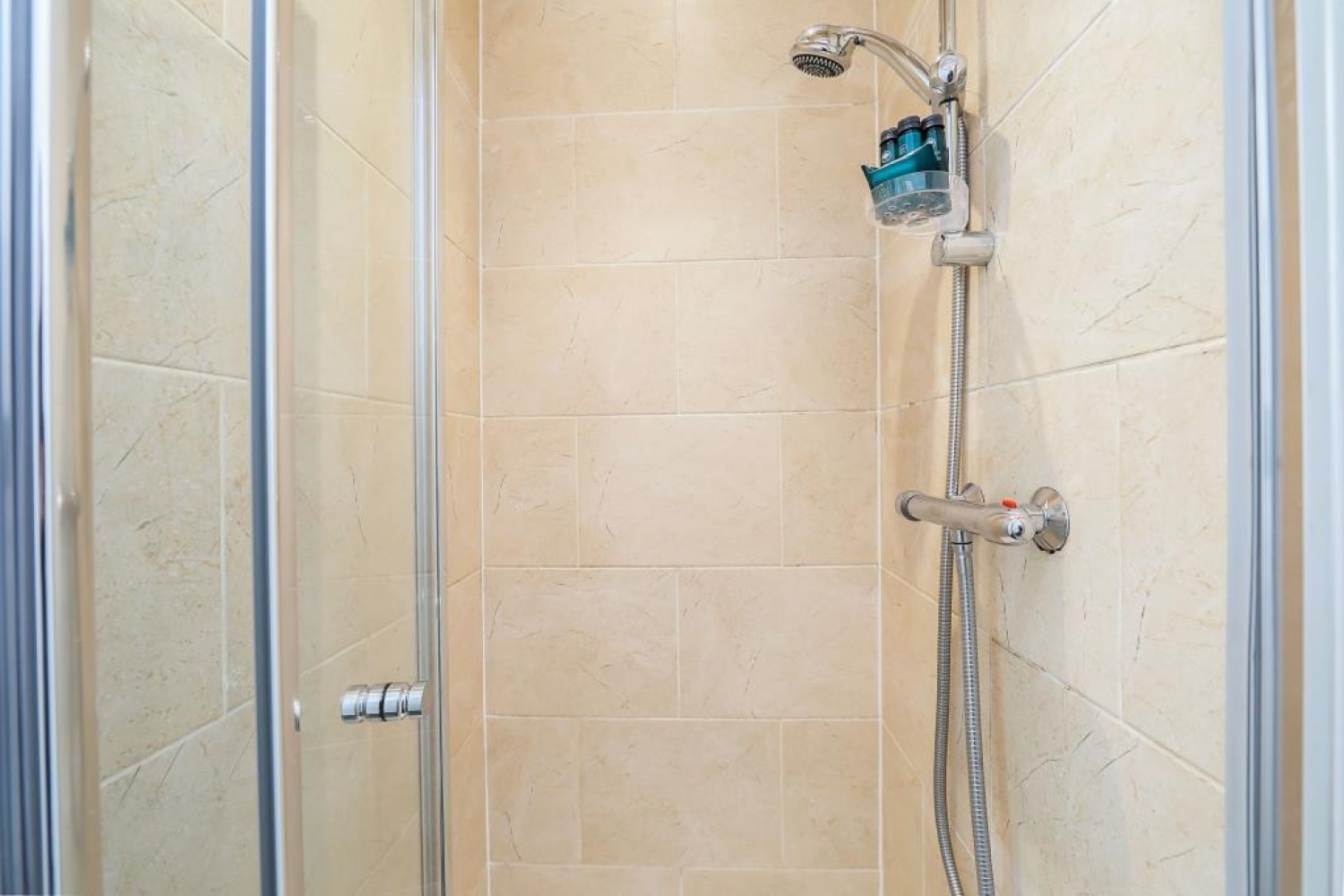 1 bedroom Flat to let in Turnpike Lane, London, N8
