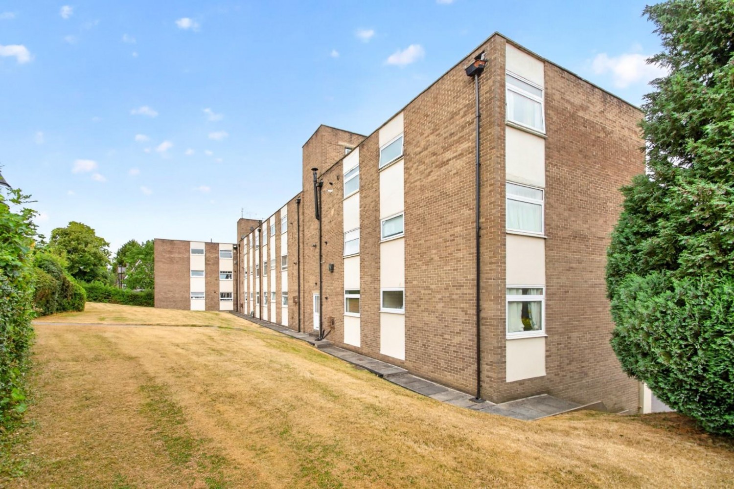2 bedroom Flat for sale in Hollins Court Hampsthwaite Road, Harrogate