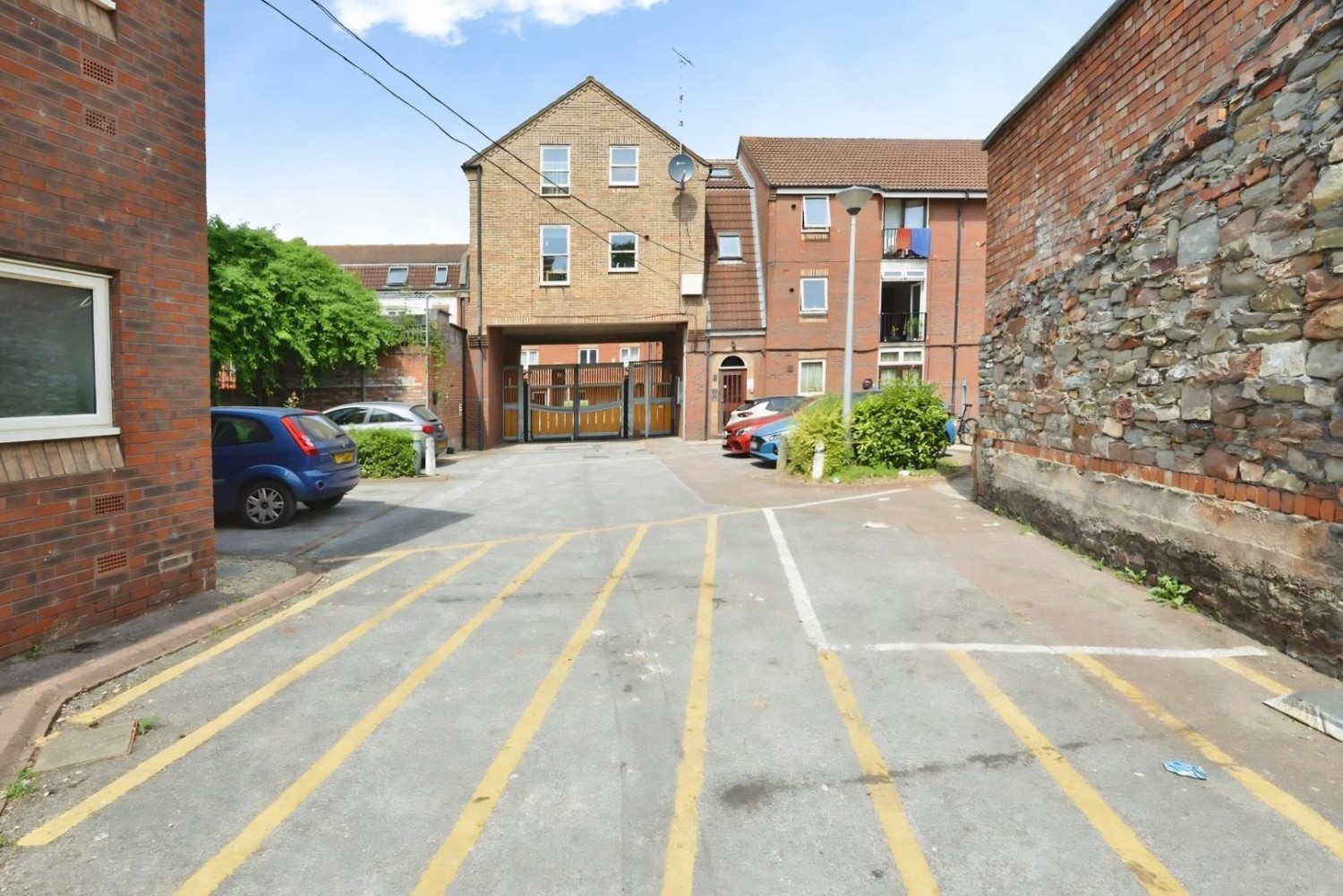 1 bedroom Flat for sale in Cave Court, Wilder Street, Bristol BS2 8QZ