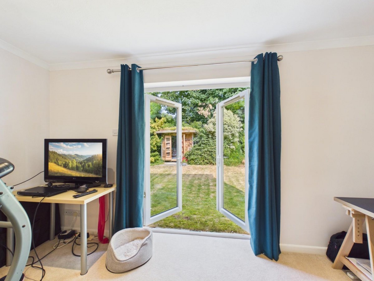 Downfield Close, Alveston