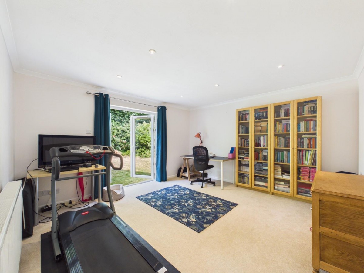 Downfield Close, Alveston