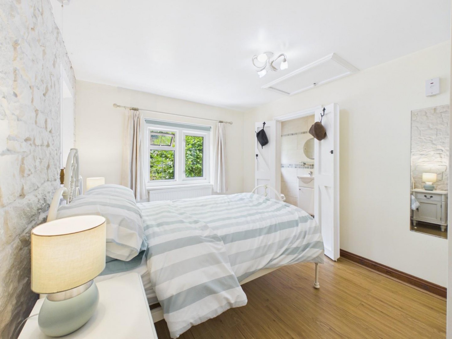 3 bedroom House for sale in Thornbury Road, Thornbury, Bristol