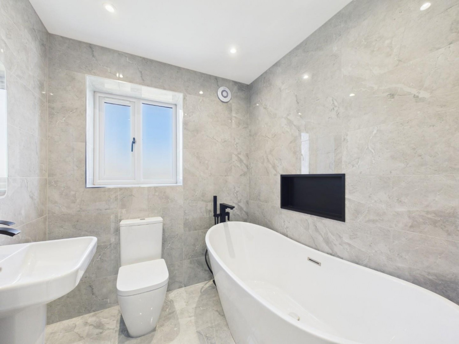 4 bedroom House to let in Thornton Road, Thornton, Bradford