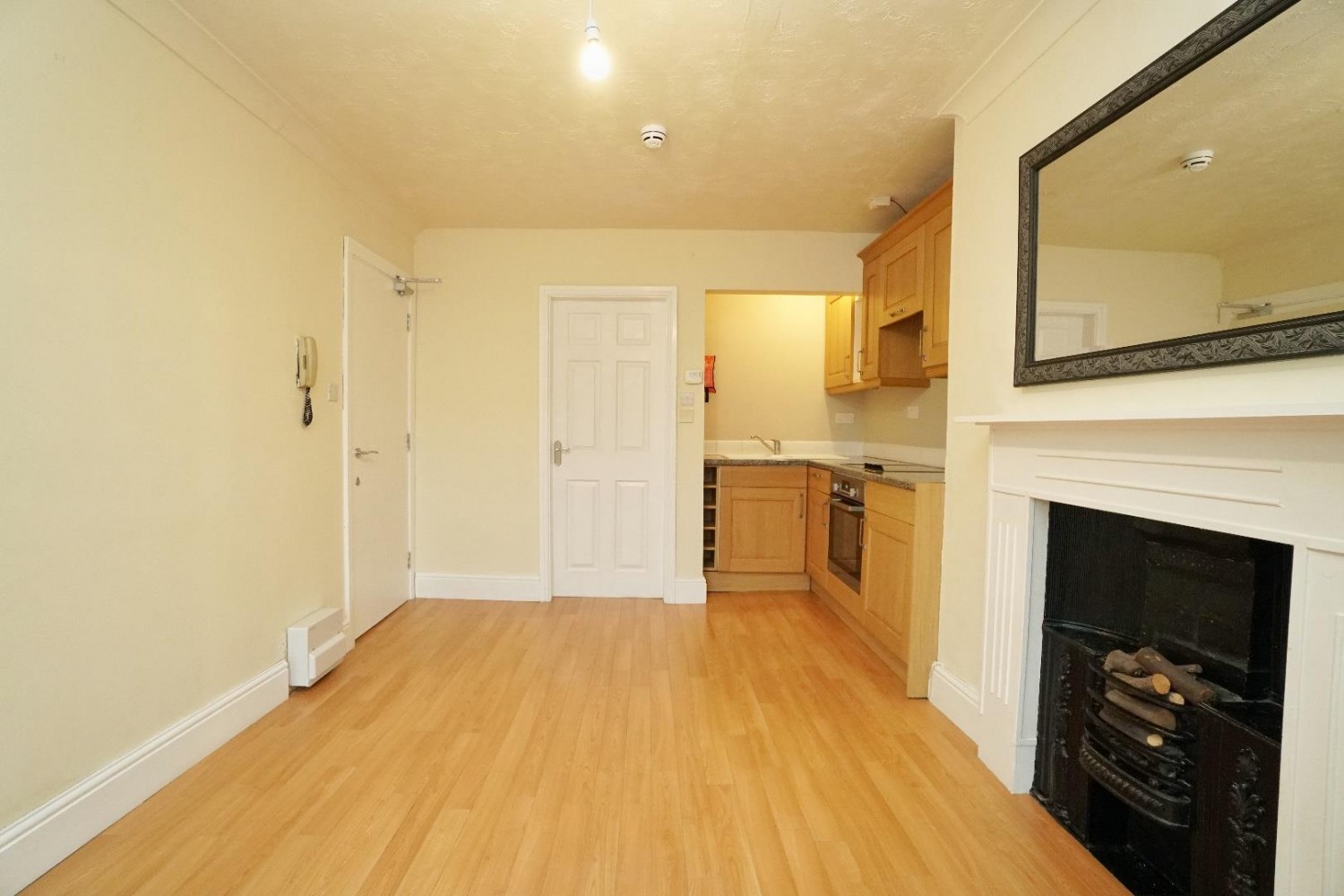 1 bedroom Flat to let in Long Street, Easingwold, York