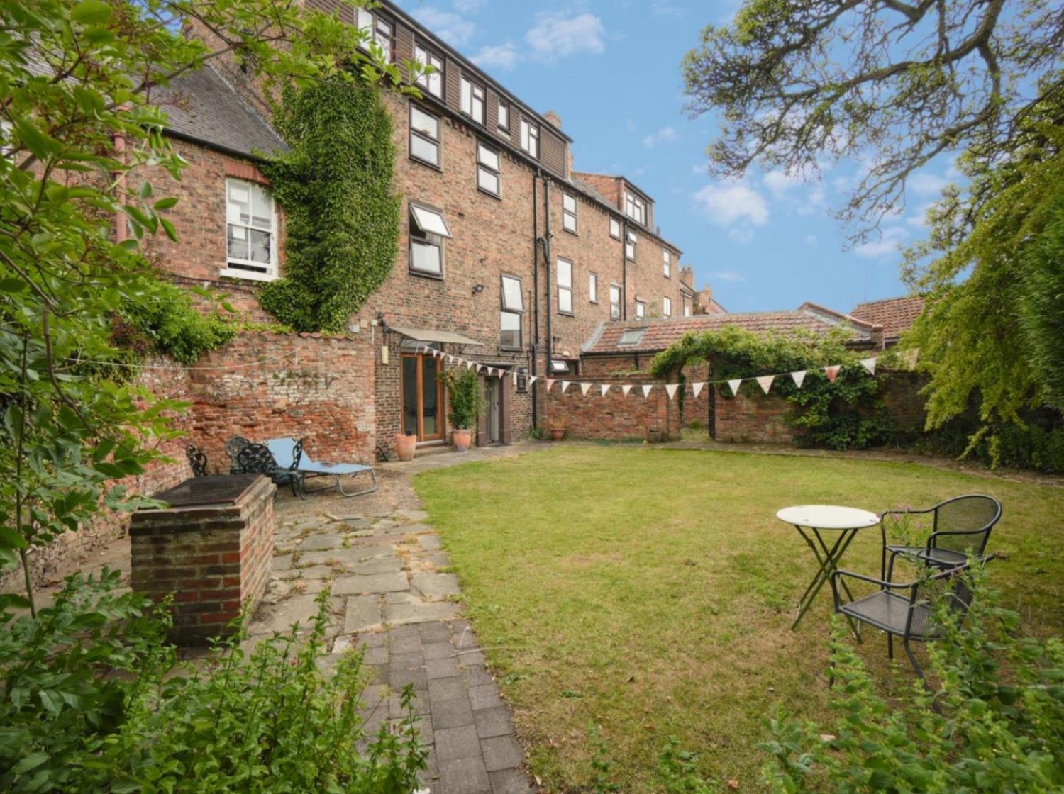 1 bedroom Flat to let in Long Street, Easingwold, York