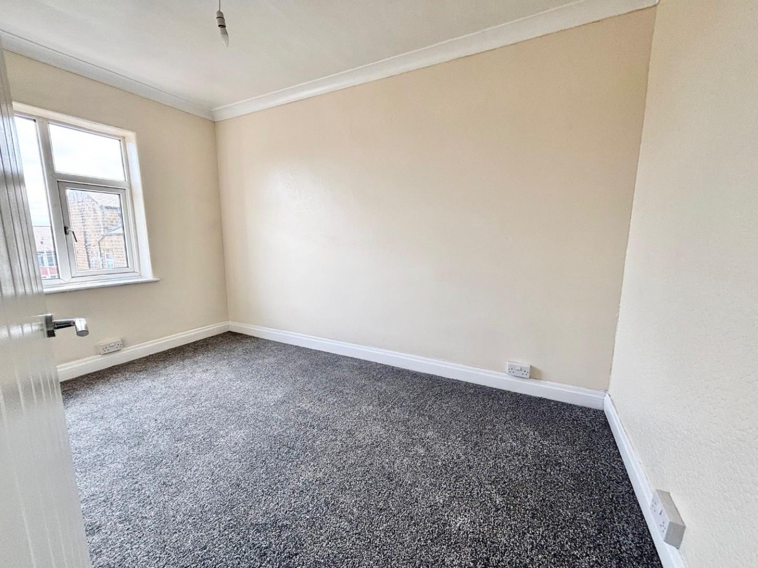 2 bedroom House to let in Crown Avenue, Barnsley