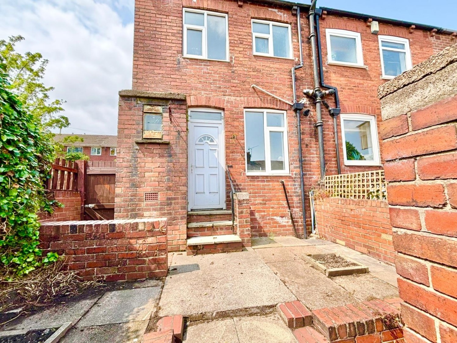 2 bedroom House to let in Crown Avenue, Barnsley