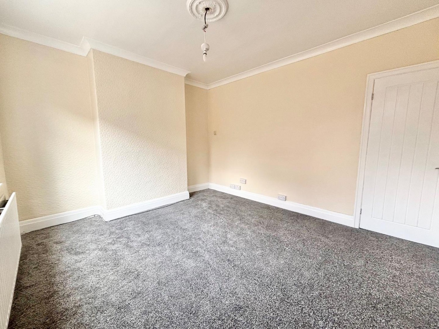 2 bedroom House to let in Crown Avenue, Barnsley