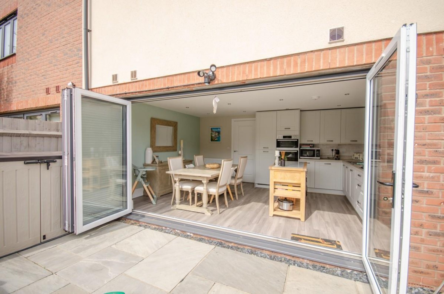 4 bedroom House for sale in Mustoe Road, Frenchay, Bristol, BS16 2FZ