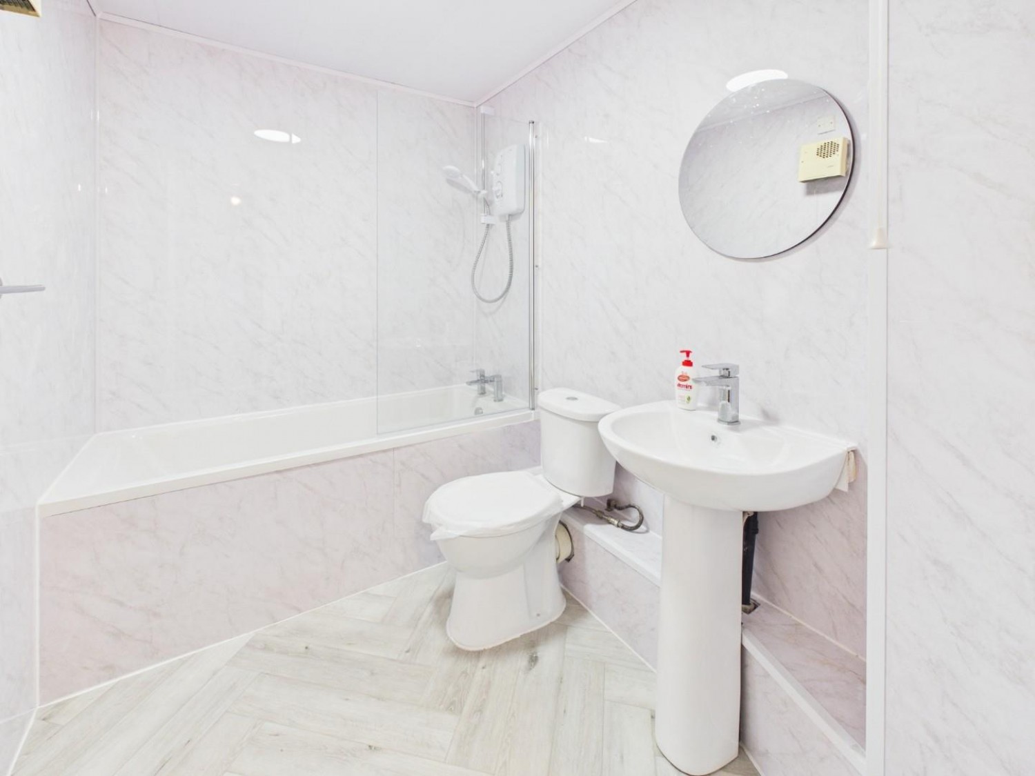 2 bedroom Flat to let in Ley Top Lane, Allerton, Bradford