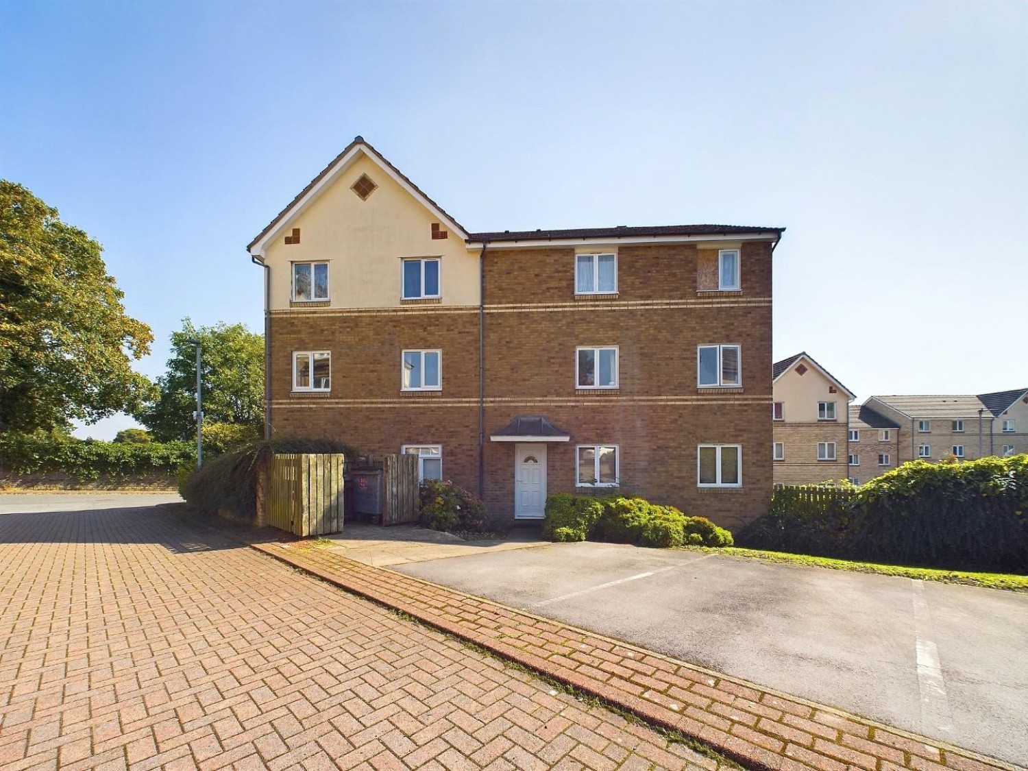 2 bedroom Flat to let in Ley Top Lane, Allerton, Bradford