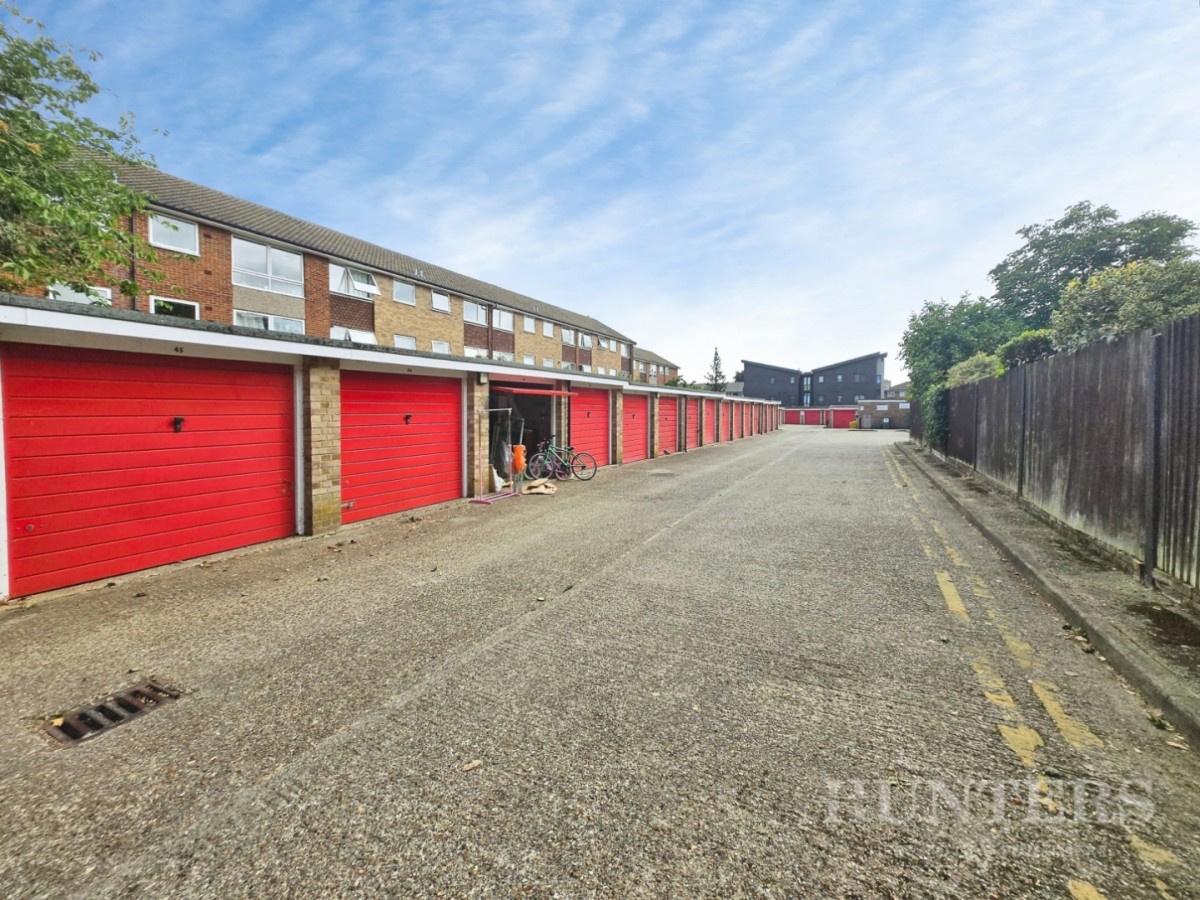 Upton Dene, Sutton