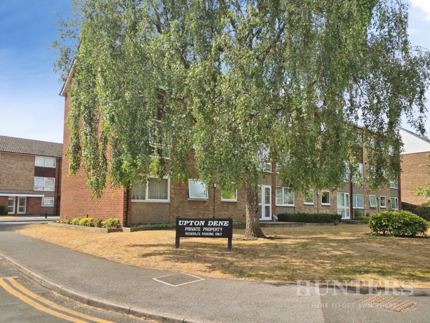 2 bedroom Flat to let in Upton Dene, Sutton