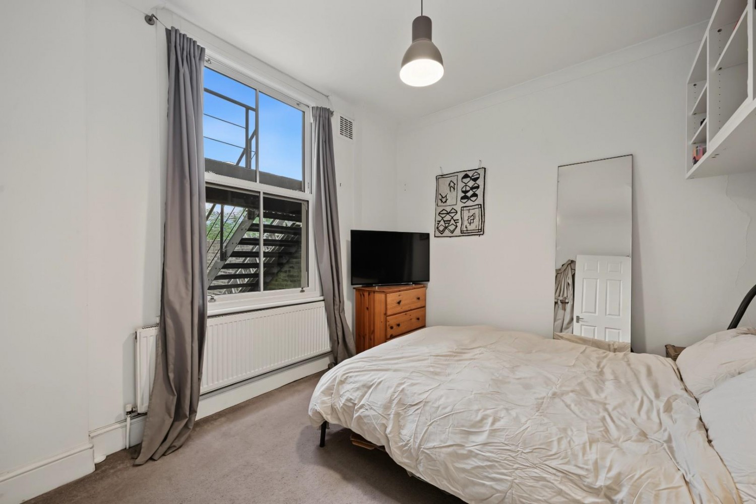 3 bedroom Flat for sale in Cazenove Road, London, N16