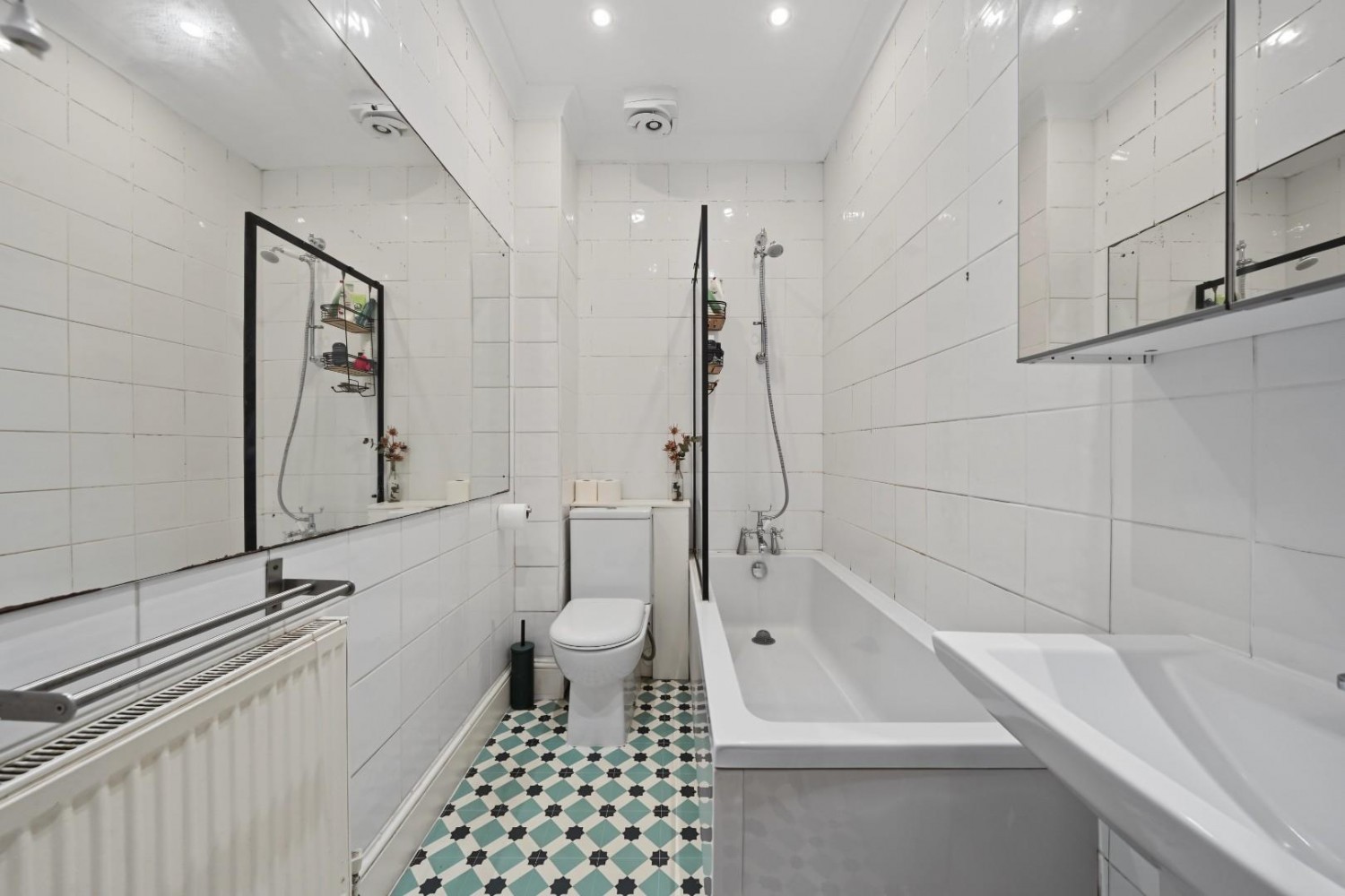 3 bedroom Flat for sale in Cazenove Road, London, N16