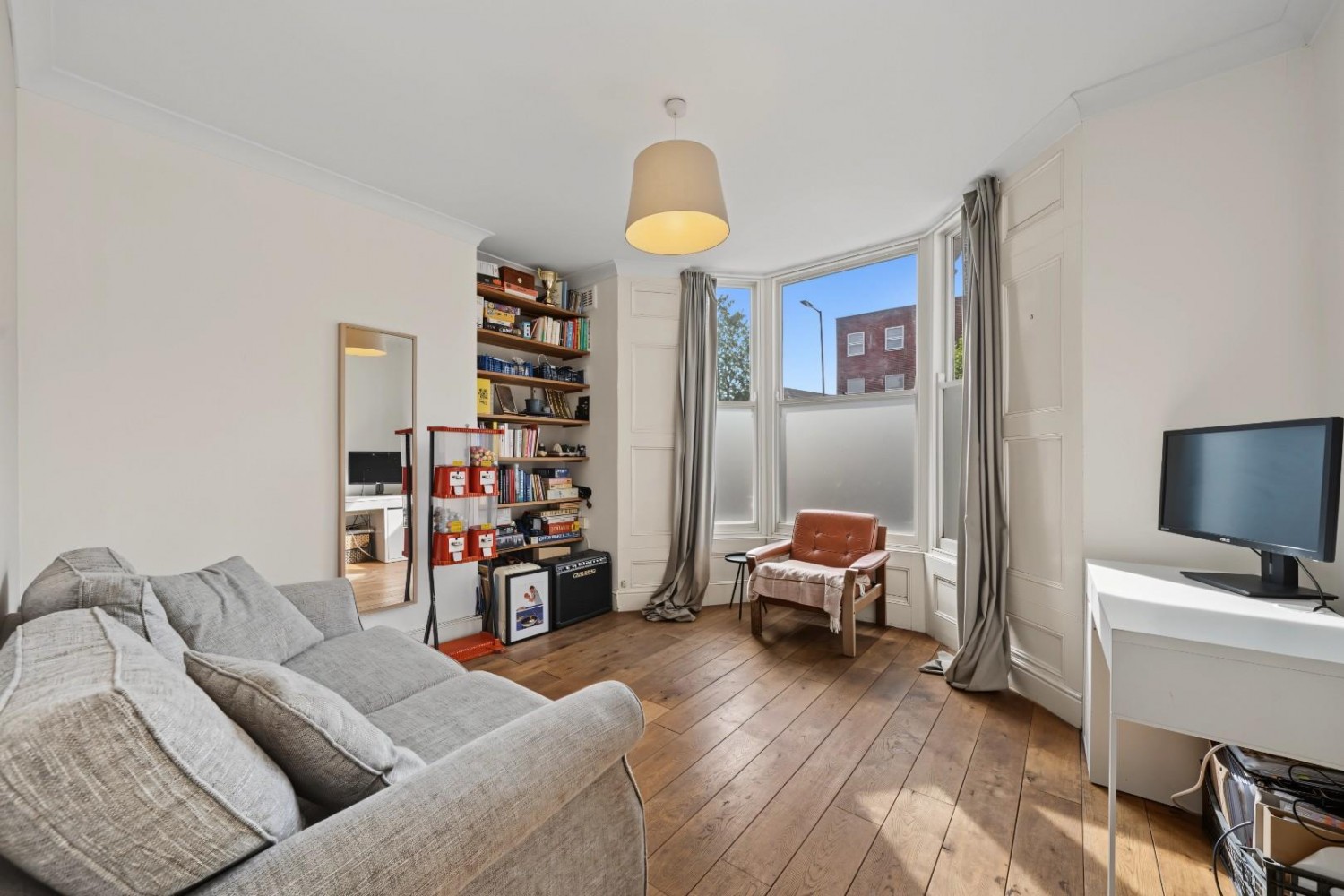 3 bedroom Flat for sale in Cazenove Road, London, N16