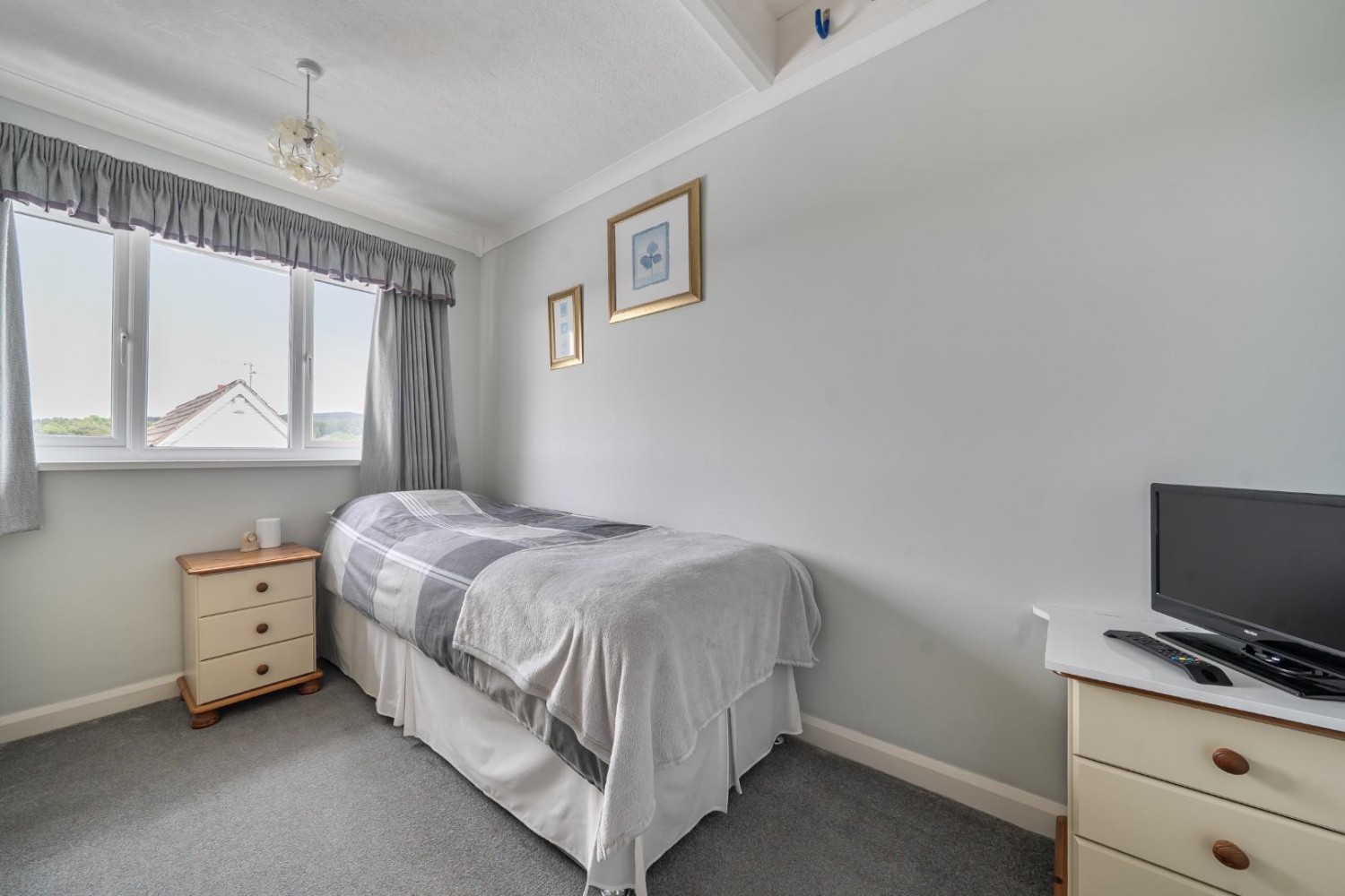 2 bedroom House for sale in Charlton Drive, High Green, Sheffield