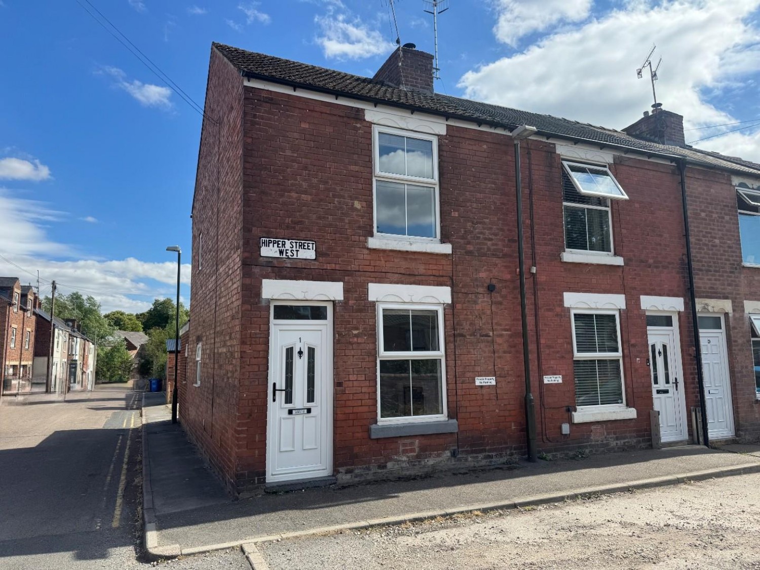 2 bedroom House for sale in Hipper Street West, Brampton, Chesterfield, S40