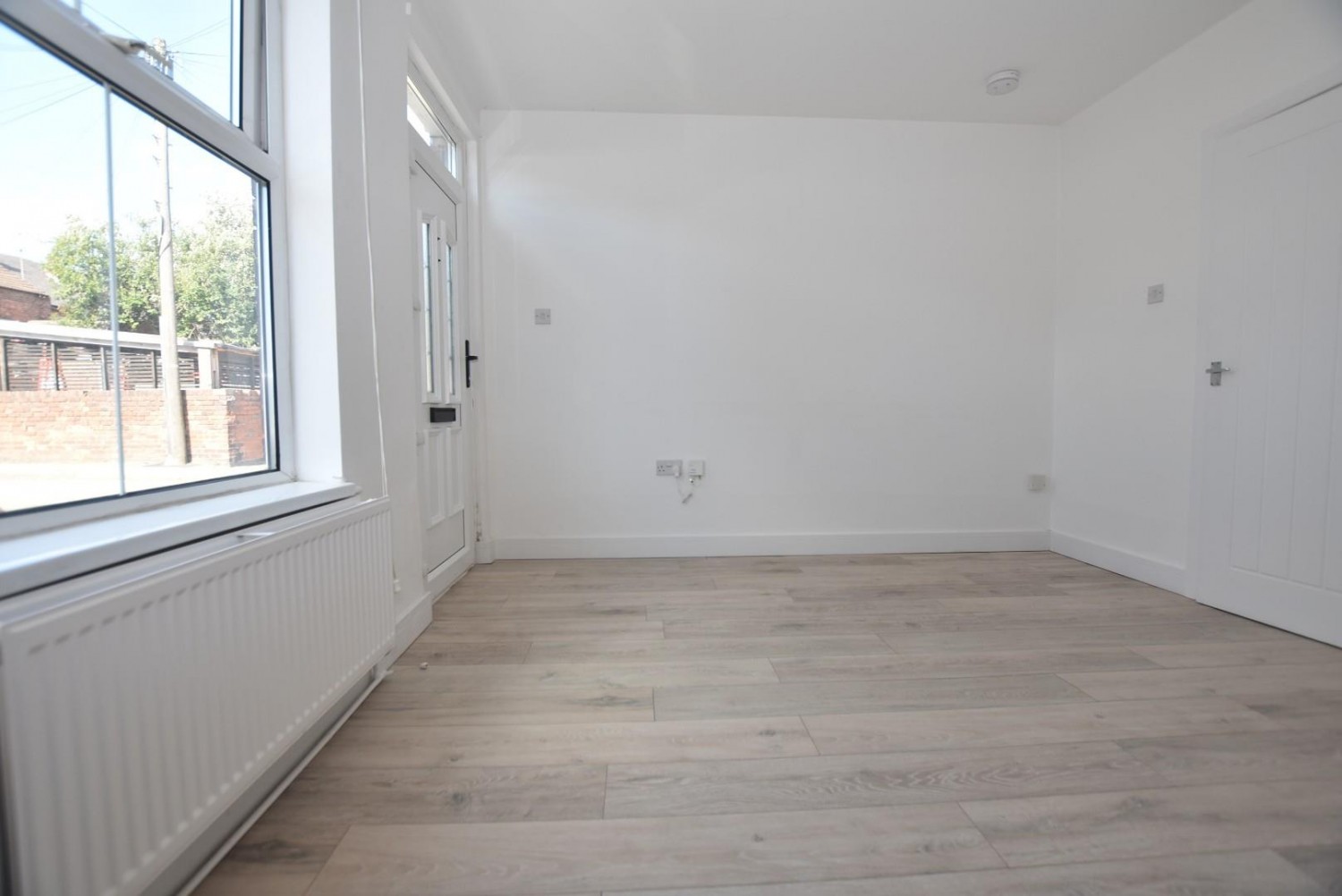 2 bedroom House for sale in Hipper Street West, Brampton, Chesterfield, S40