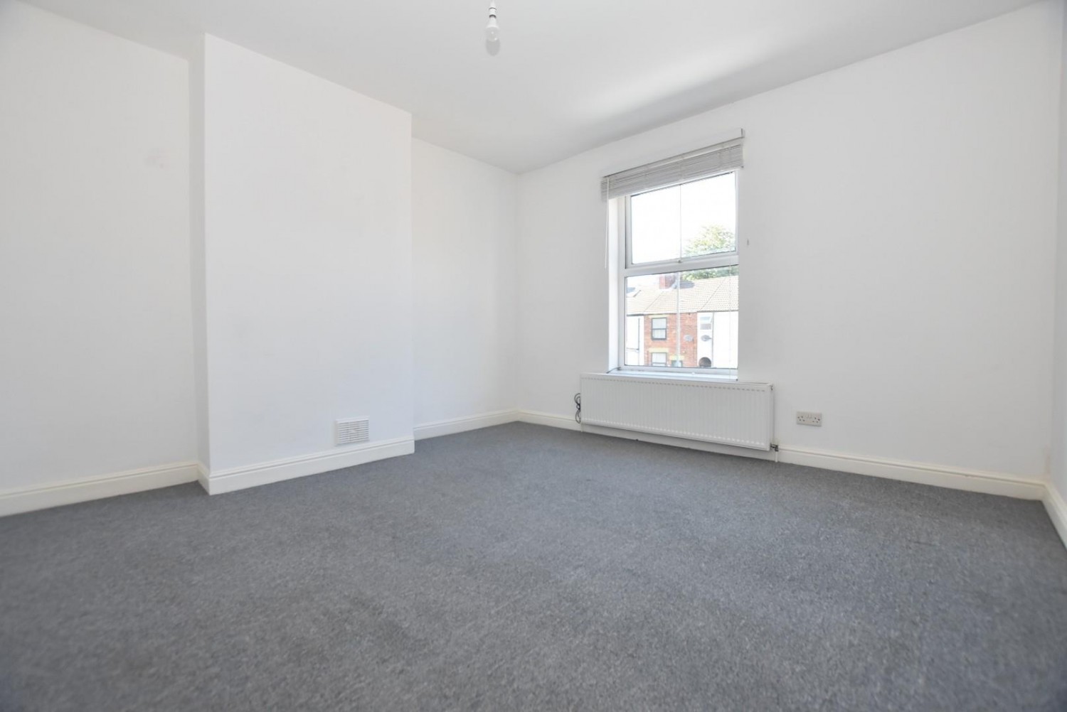 2 bedroom House for sale in Hipper Street West, Brampton, Chesterfield, S40