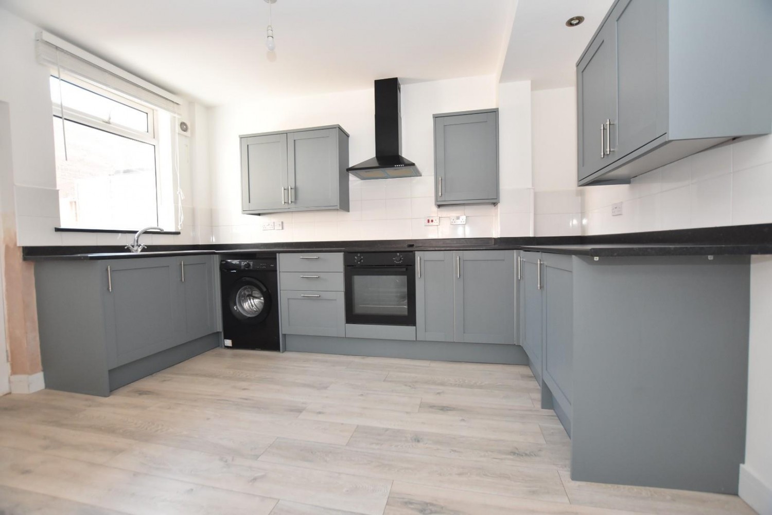 2 bedroom House for sale in Hipper Street West, Brampton, Chesterfield, S40