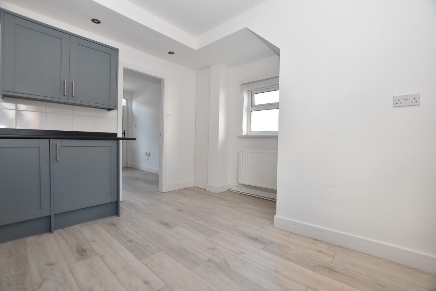 2 bedroom House for sale in Hipper Street West, Brampton, Chesterfield, S40