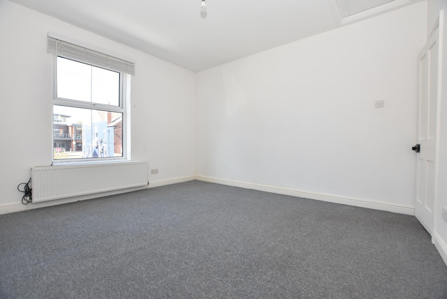 2 bedroom House for sale in Hipper Street West, Brampton, Chesterfield, S40