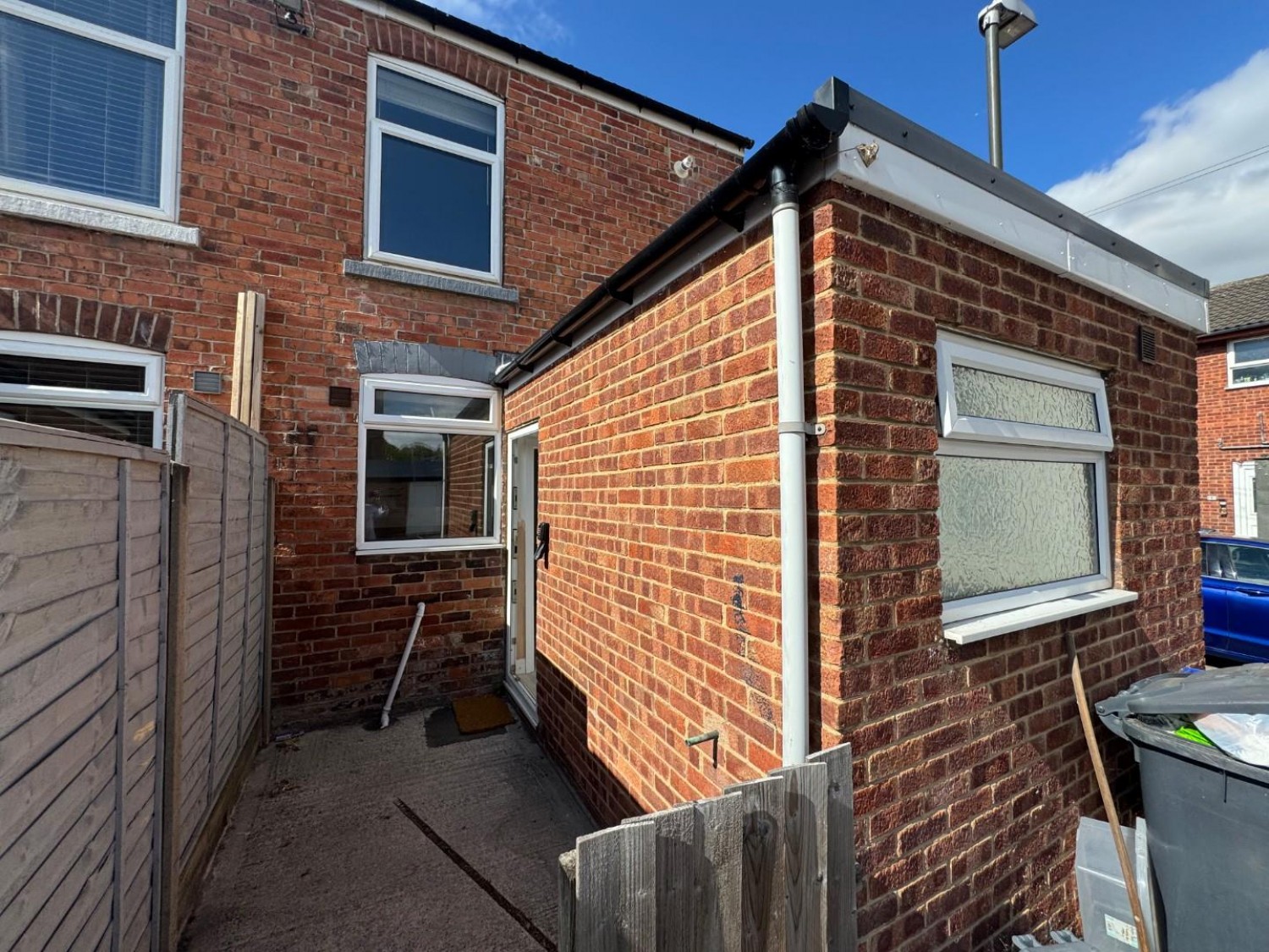 2 bedroom House for sale in Hipper Street West, Brampton, Chesterfield, S40