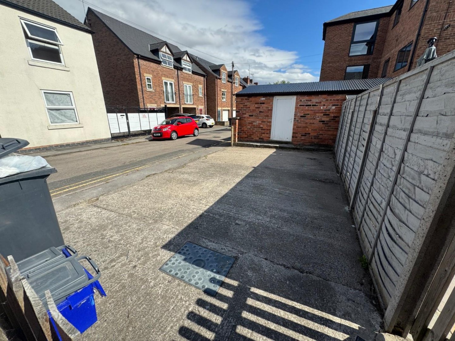 2 bedroom House for sale in Hipper Street West, Brampton, Chesterfield, S40