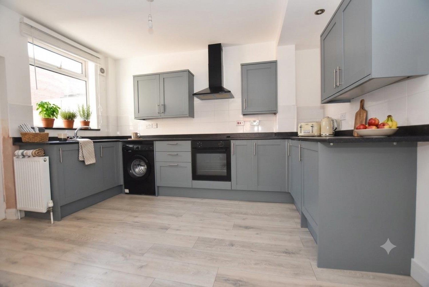 2 bedroom House for sale in Hipper Street West, Brampton, Chesterfield, S40