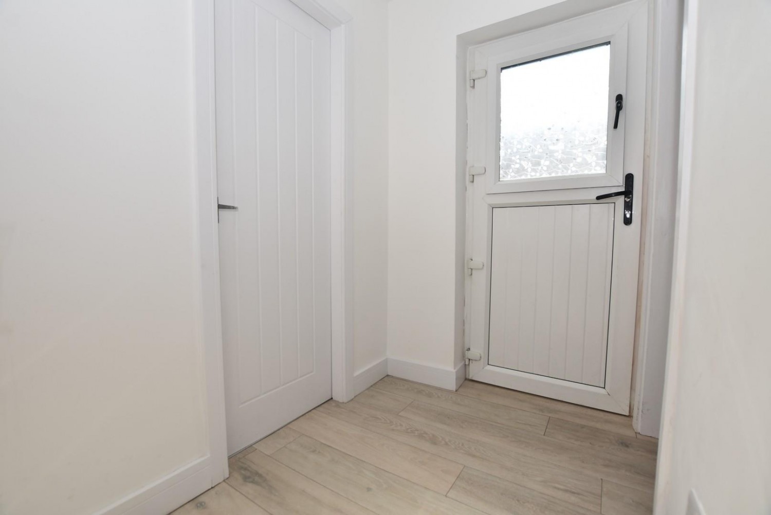 2 bedroom House for sale in Hipper Street West, Brampton, Chesterfield, S40