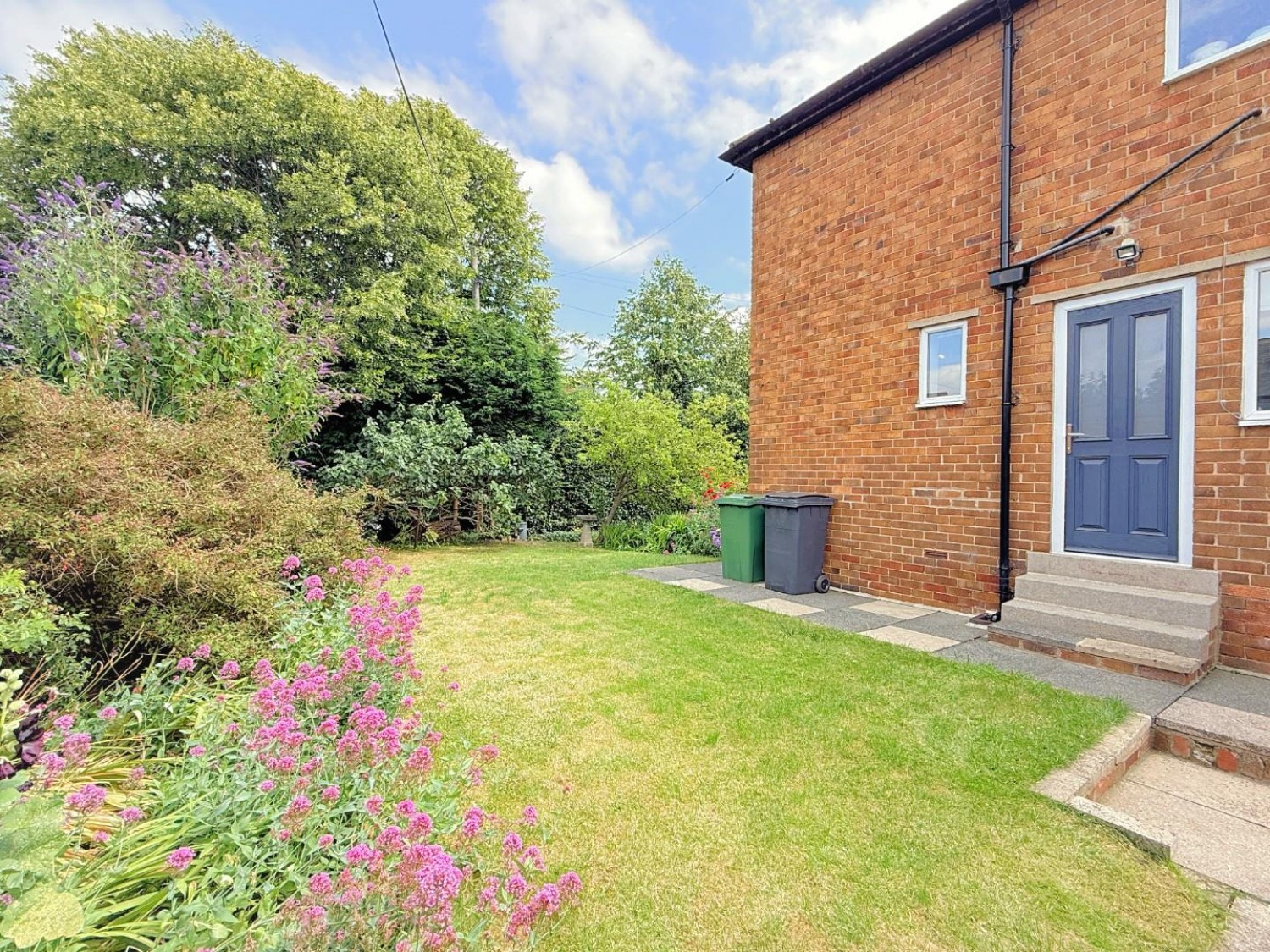 3 bedroom House for sale in Crofthouse Court, Off Richardshaw Lane, Pudsey, LS28 7NN