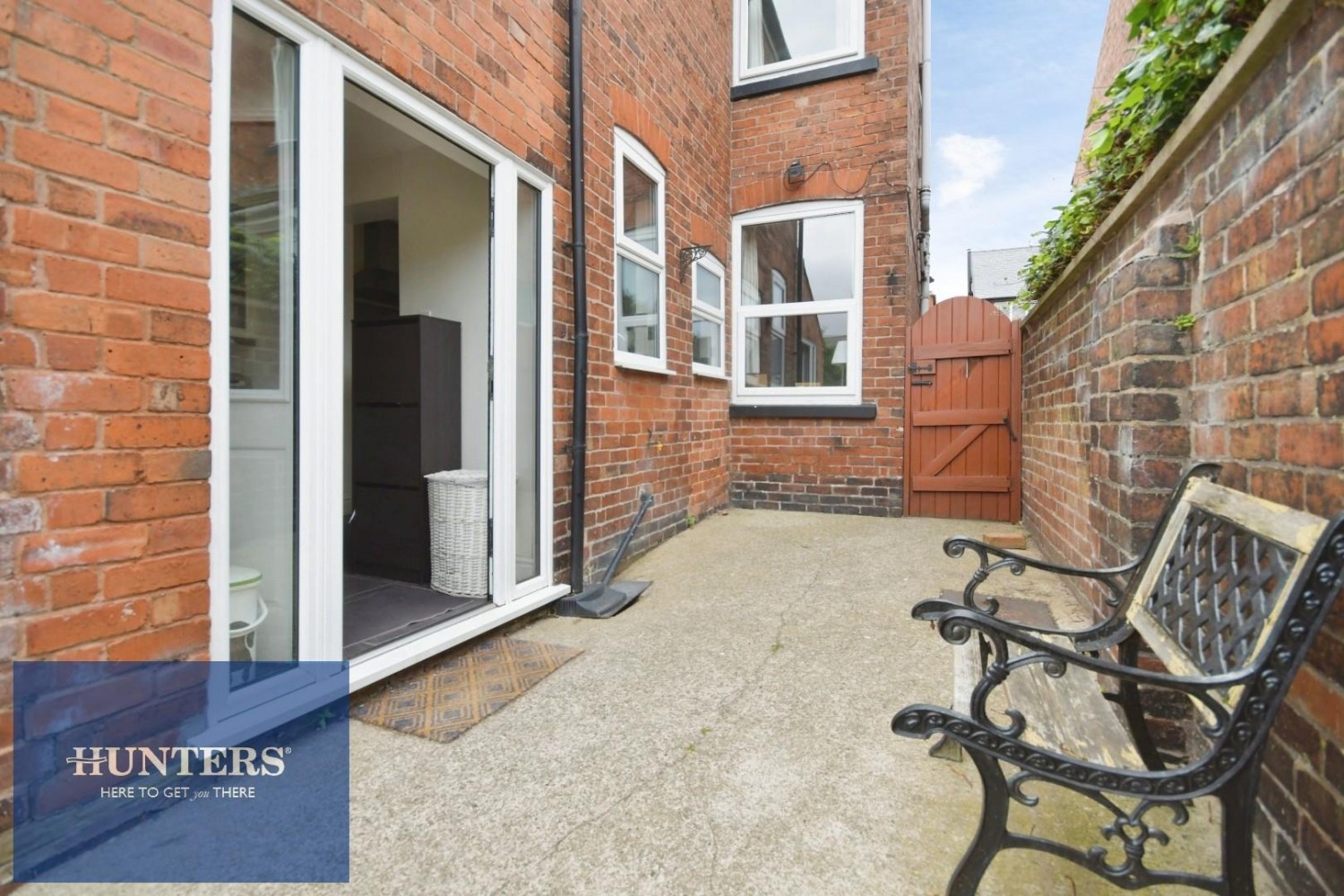 3 bedroom House for sale in Tapton View Road, Stonegravels, Chesterfield, S41 7JS