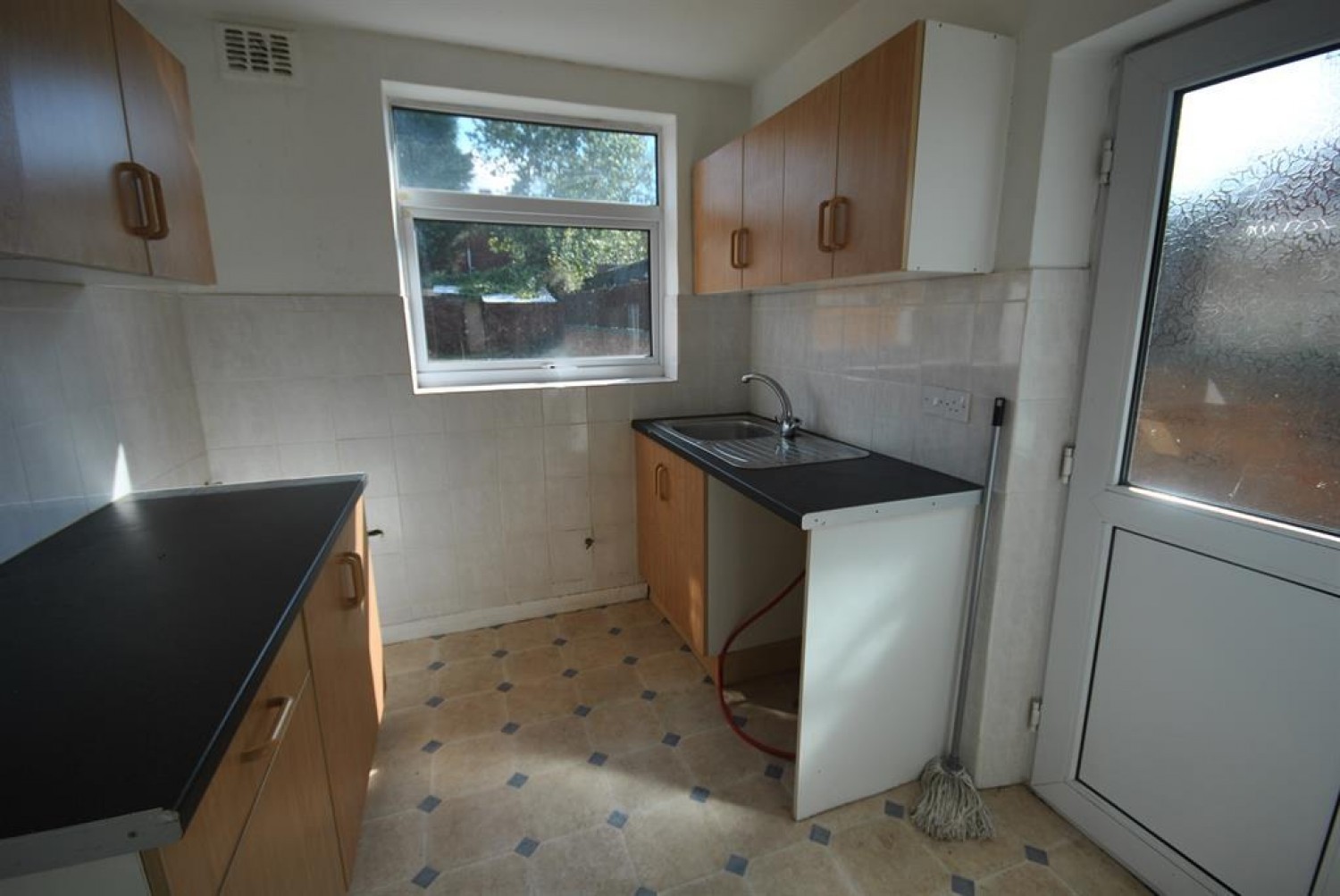 2 bedroom House to let in Chapel Road, Grassmoor, Chesterfield, S42 5EL