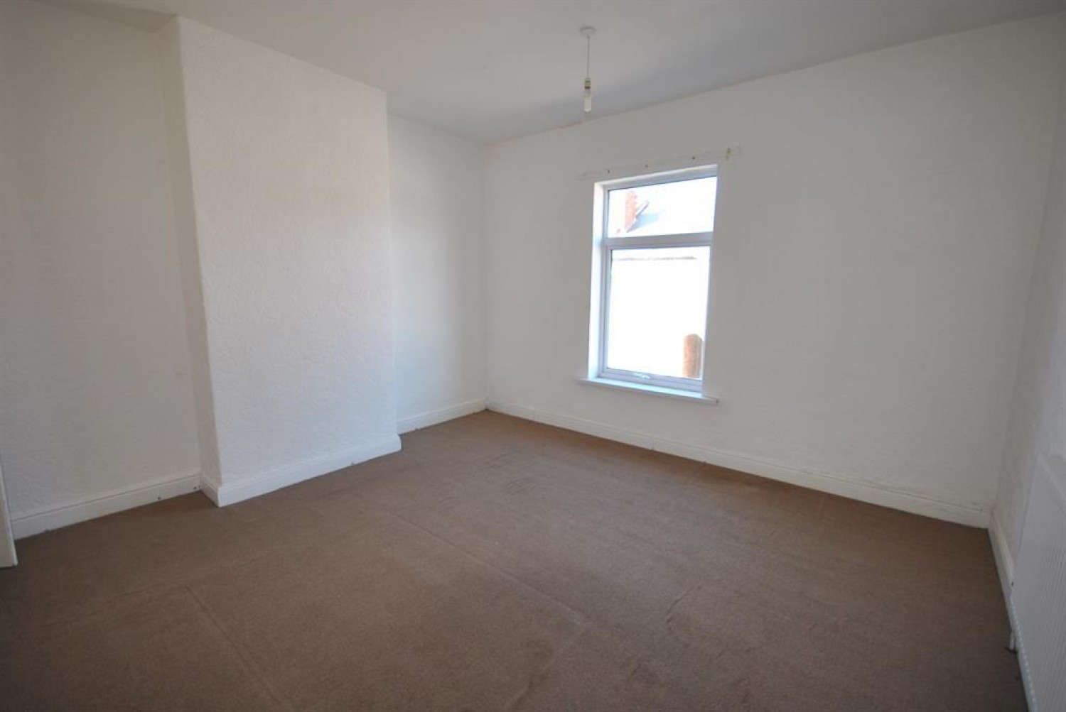 2 bedroom House to let in Chapel Road, Grassmoor, Chesterfield, S42 5EL