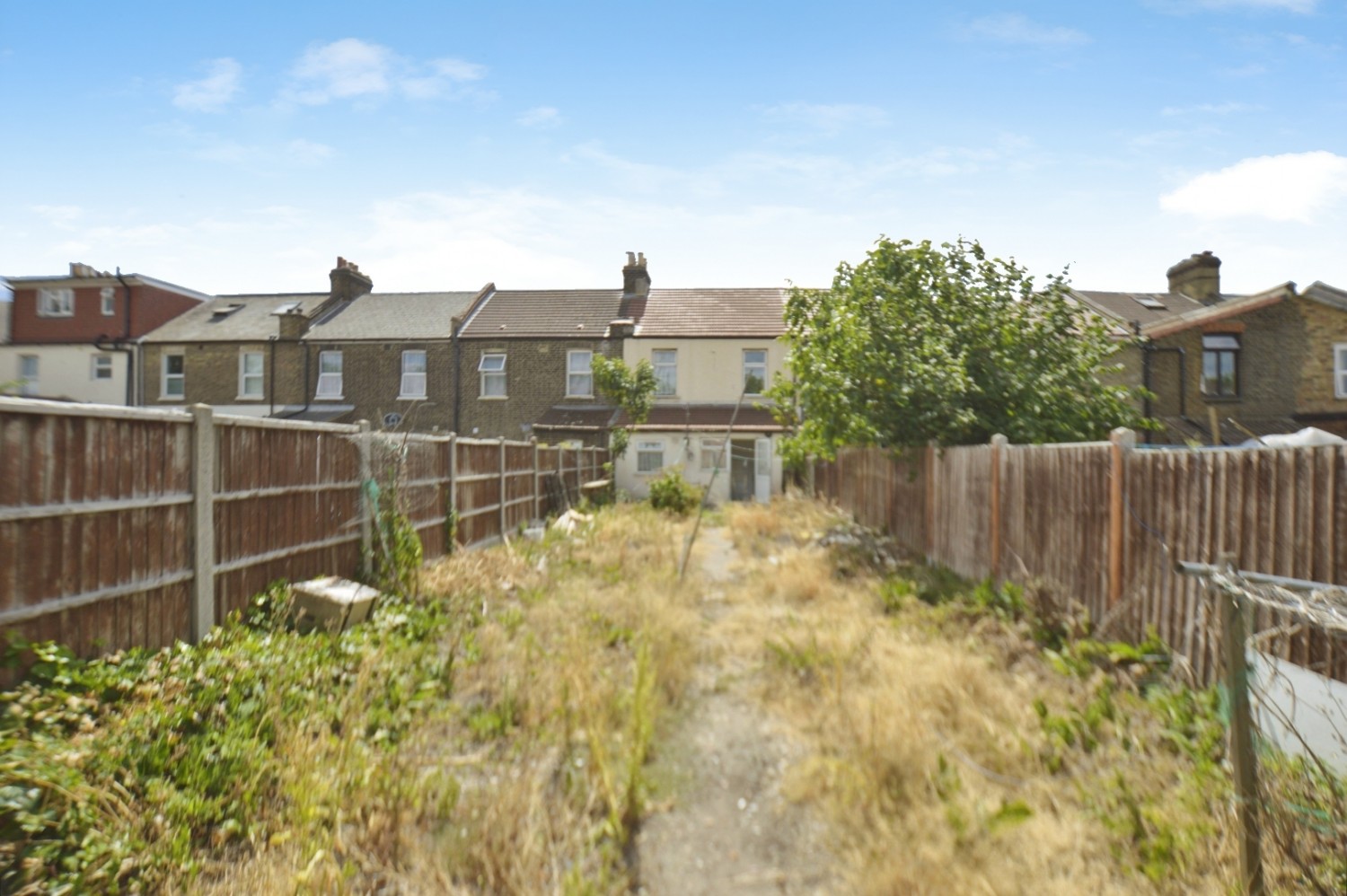 4 bedroom House for sale in Carlyle Road, Manor Park, London, E12 6BW