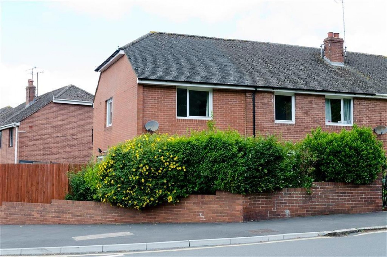 1 bedroom Flat to let in Butts Road, Exeter, EX2 5BE