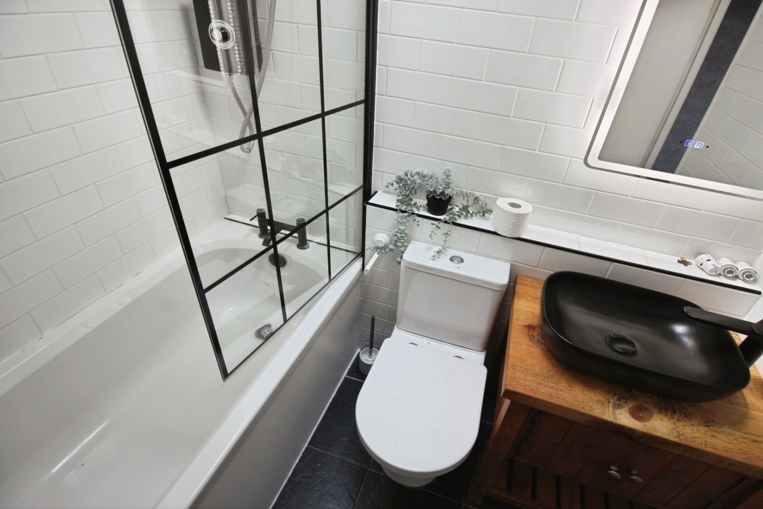 4 bedroom House for sale in Seacourt Road, London