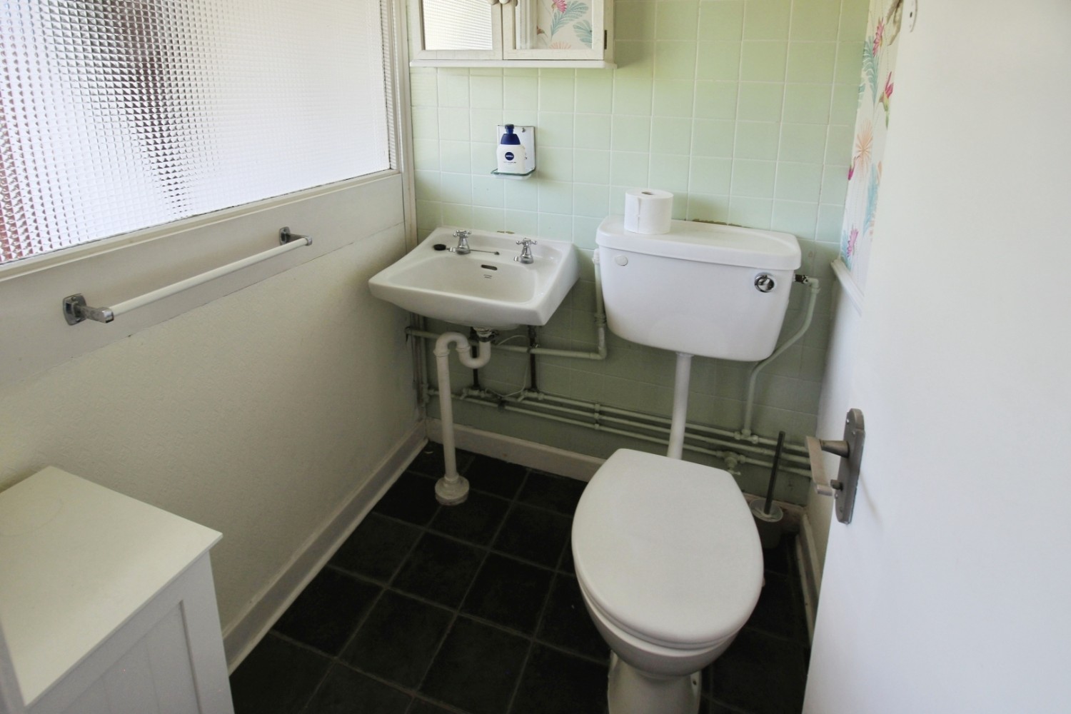 4 bedroom House for sale in Seacourt Road, London