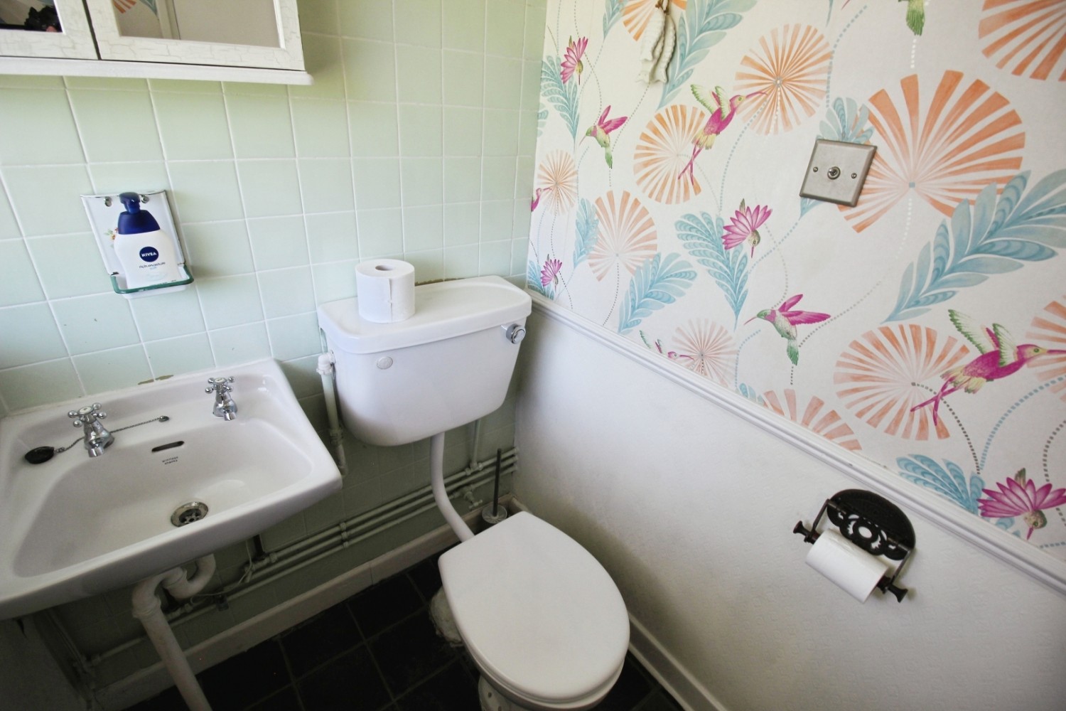 4 bedroom House for sale in Seacourt Road, London