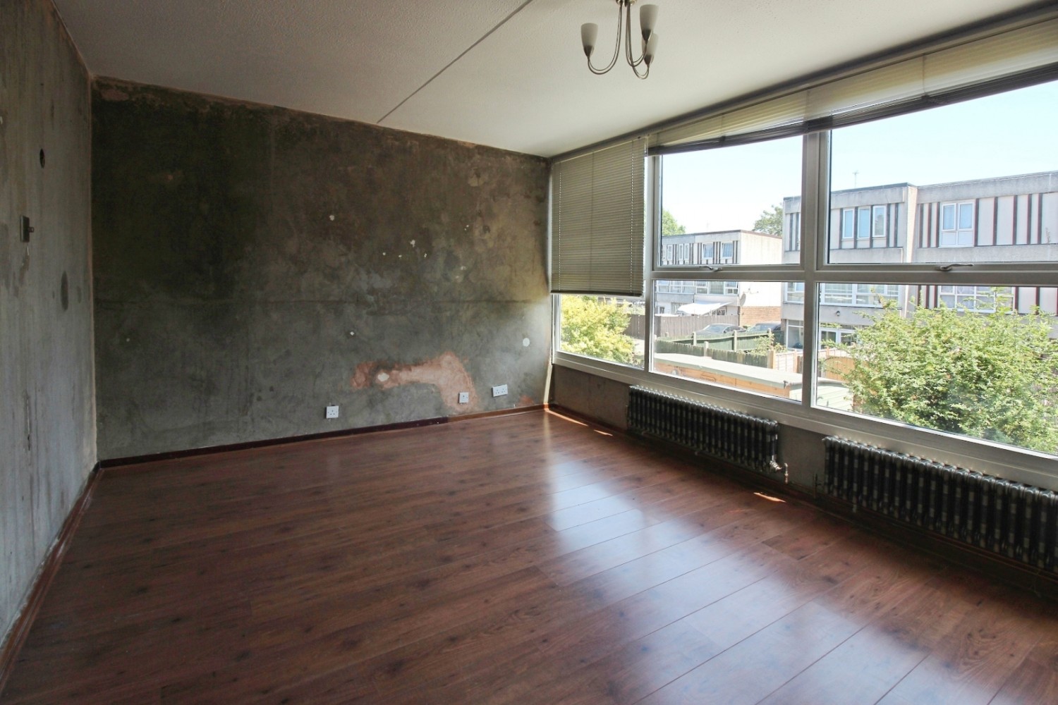 4 bedroom House for sale in Seacourt Road, London