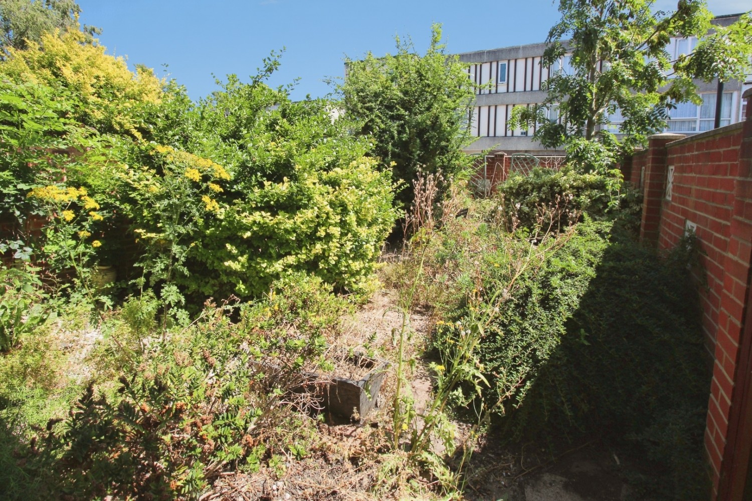 4 bedroom House for sale in Seacourt Road, London