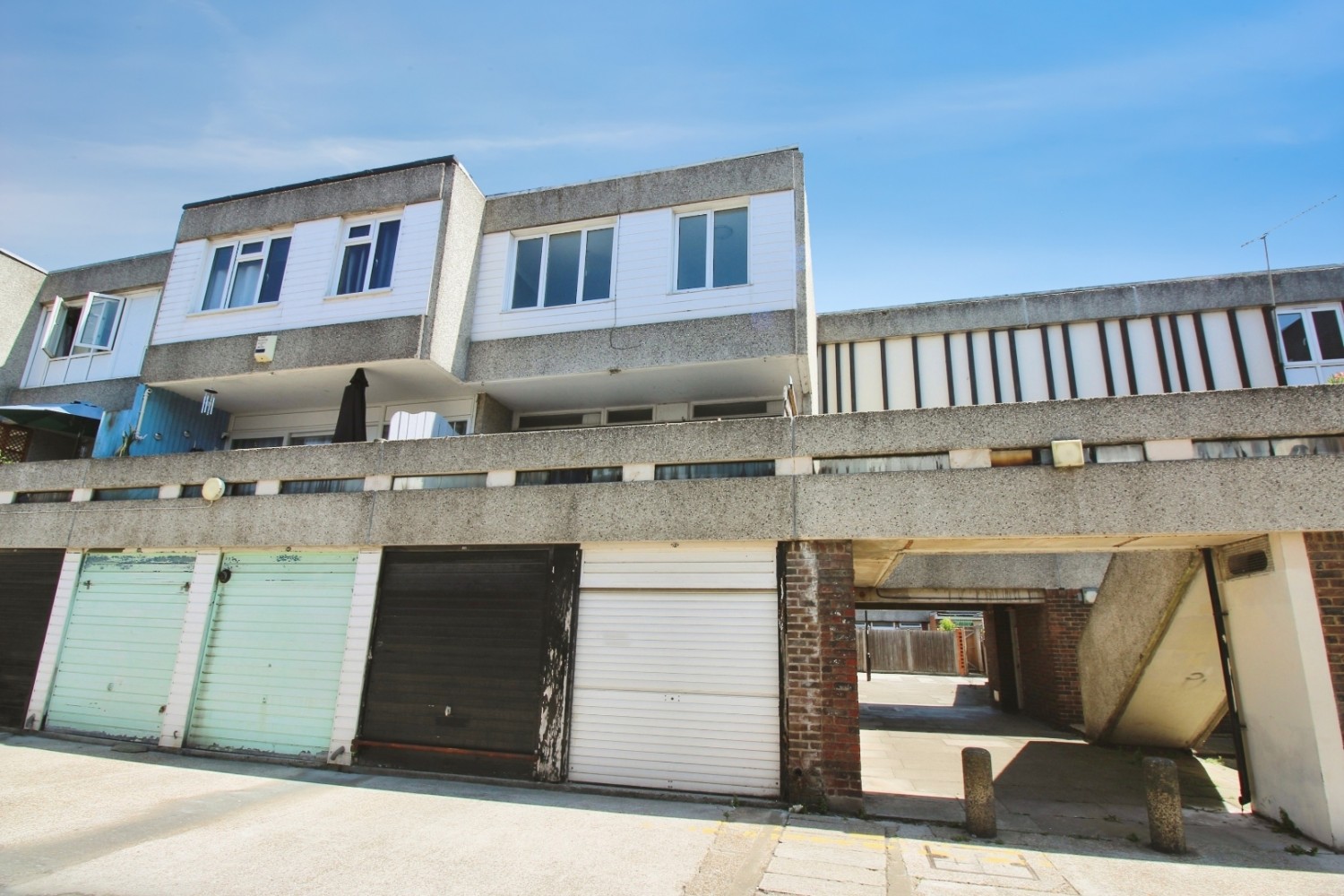 4 bedroom House for sale in Seacourt Road, London